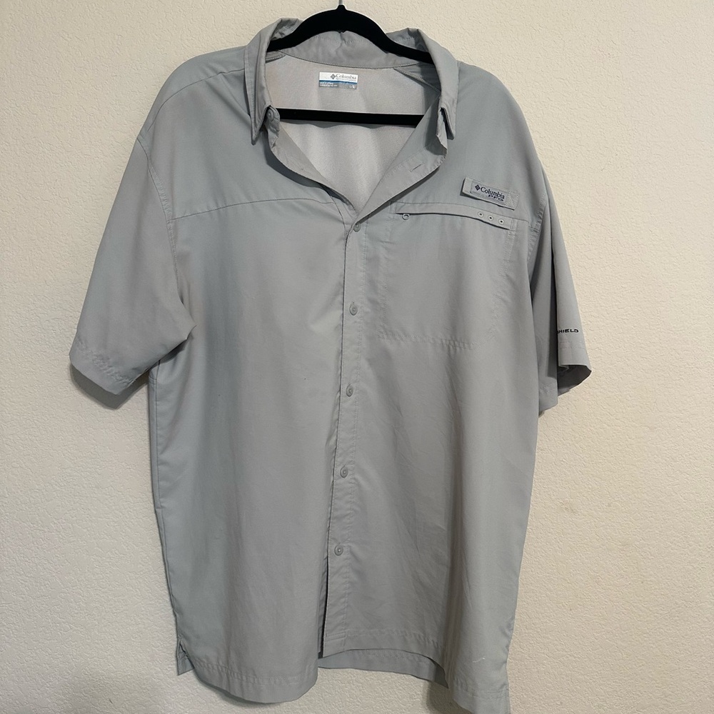 Columbia Light Gray Button-Up Shirt